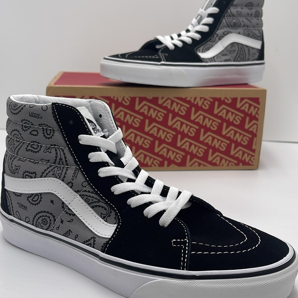 Vans Men’s Sk8-Hi Paisley Gray/True White
VN0005U9BGJ
Sneakerss - Picture 15 of 16